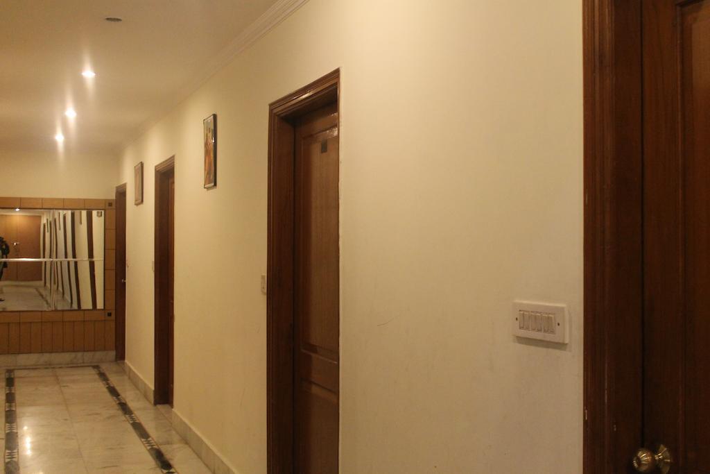 Capital O 81547 Grand Central Delhi (National Capital Territory of India) Exterior foto