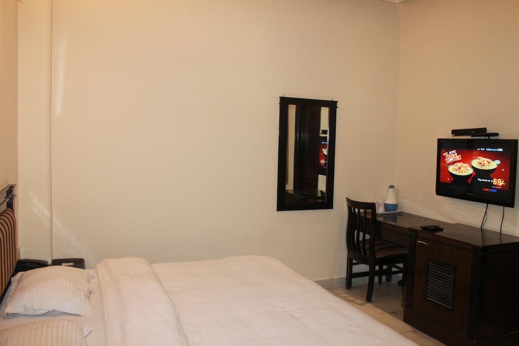 Capital O 81547 Grand Central Delhi (National Capital Territory of India) Exterior foto