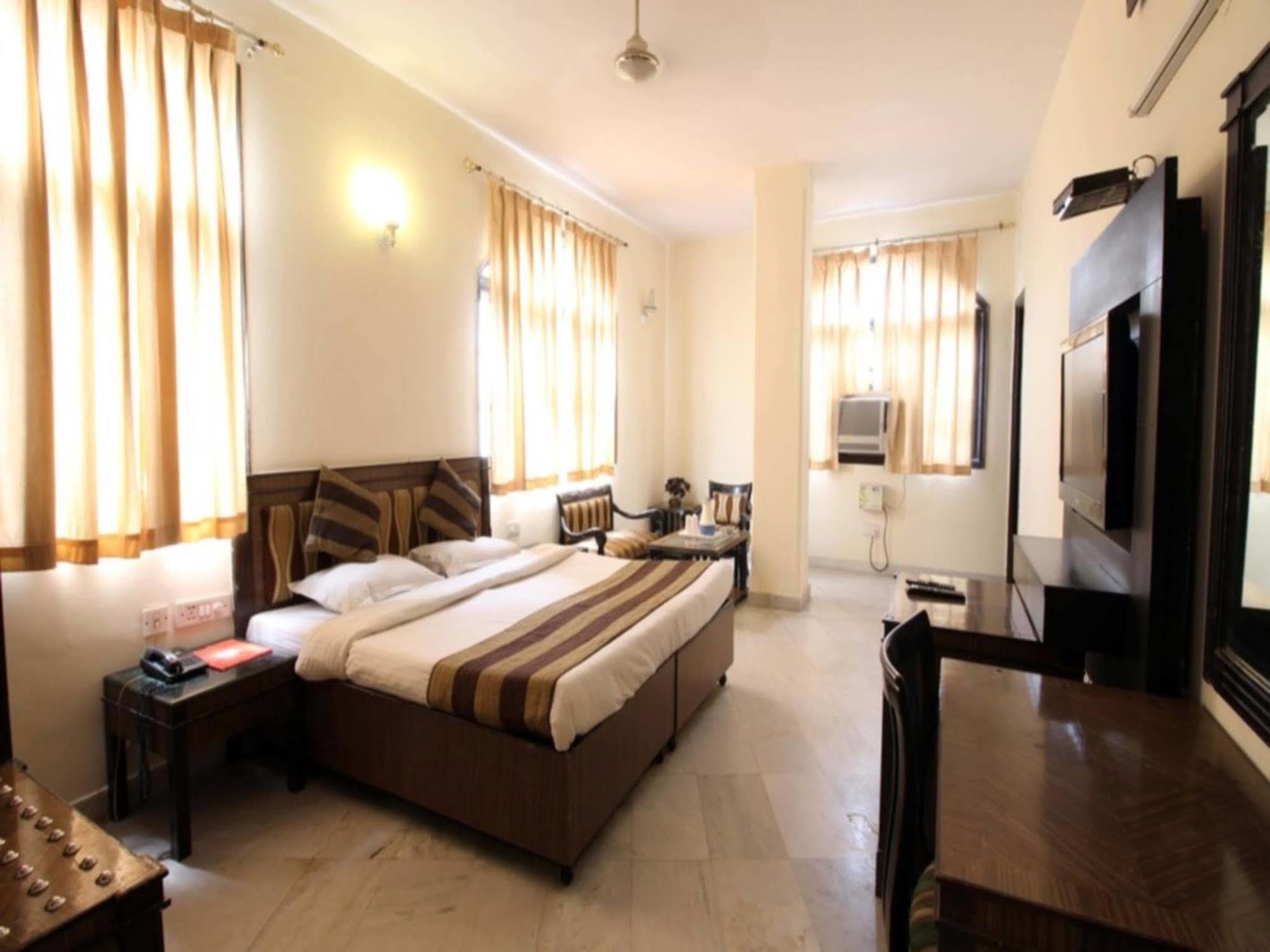 Capital O 81547 Grand Central Delhi (National Capital Territory of India) Exterior foto